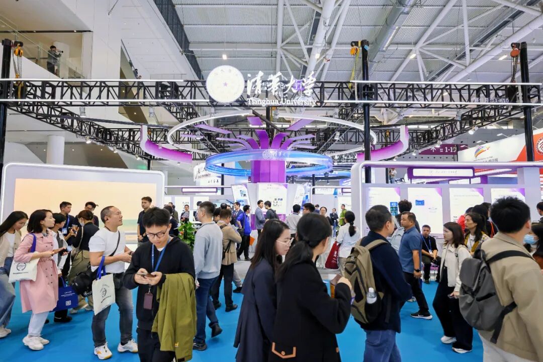 清华大学正面高清照片.jpg
